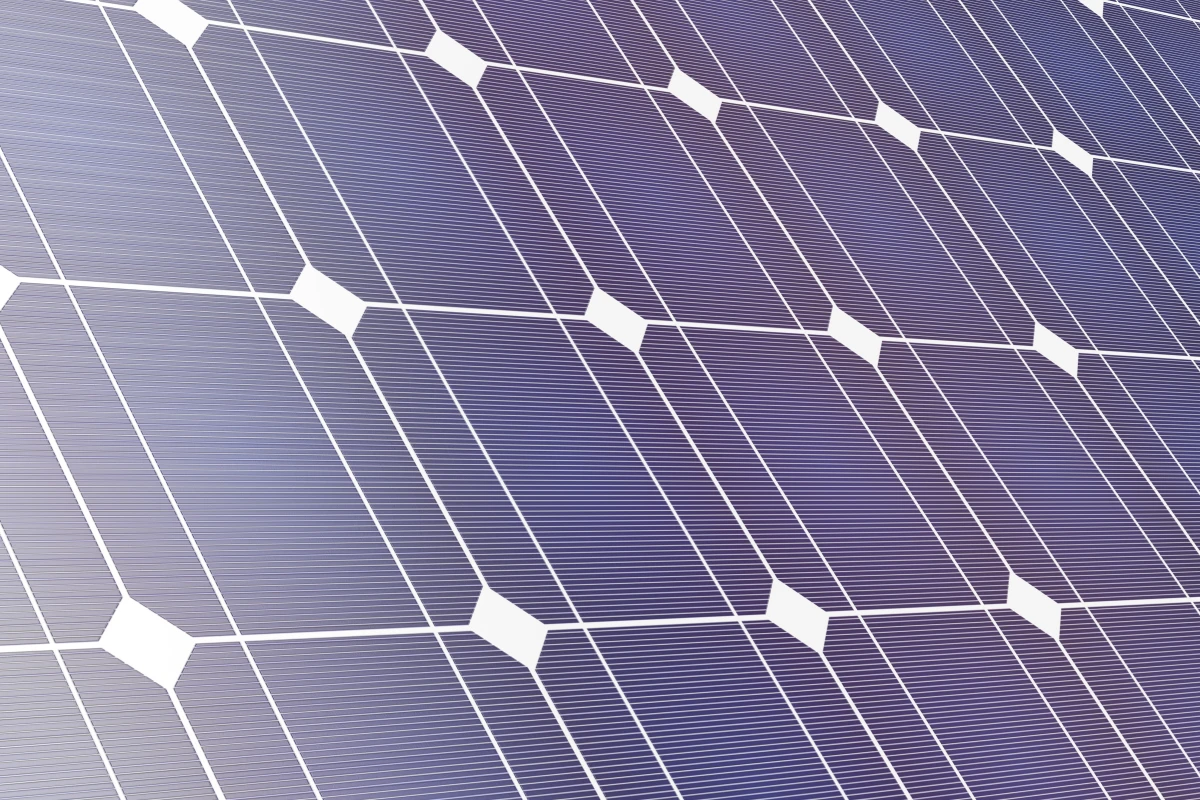 Panneaux photovoltaïques et assurance habitation : les garanties indispensables pour une transition énergétique sereine